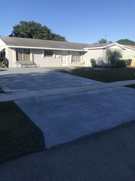 6721 NW 6th Ct, Margate, FL 33063
