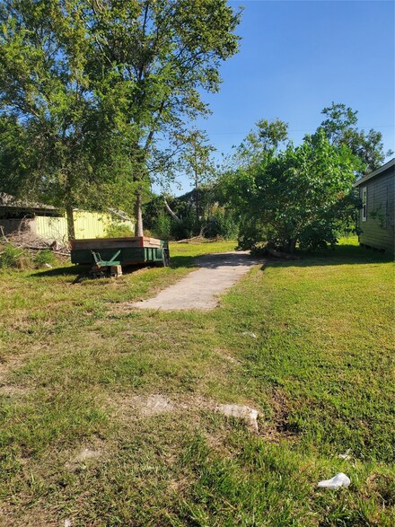 132 Owens St, Houston, TX 77029