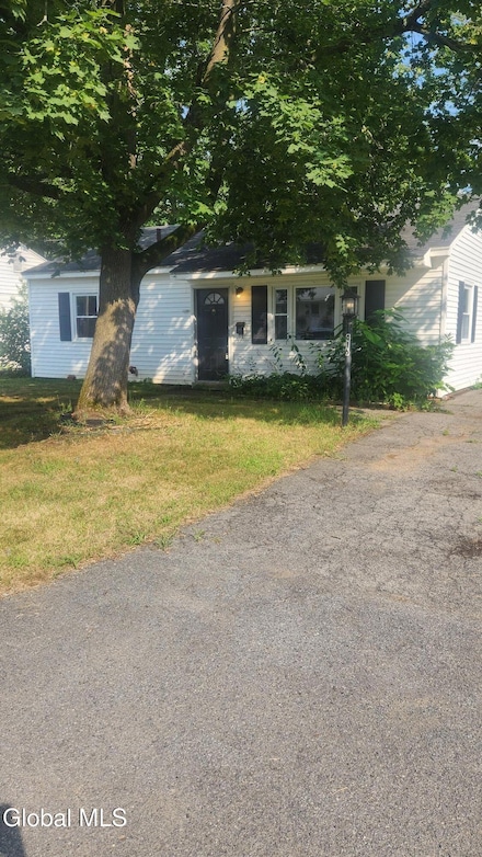 416 Clayton Rd, Schenectady, NY 12304