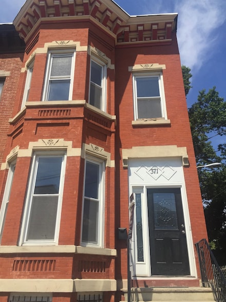 371 Bergen Ave, Jersey City, NJ 07304