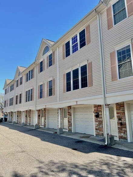 47 Chestnut St Unit 5, Waltham, MA 02453