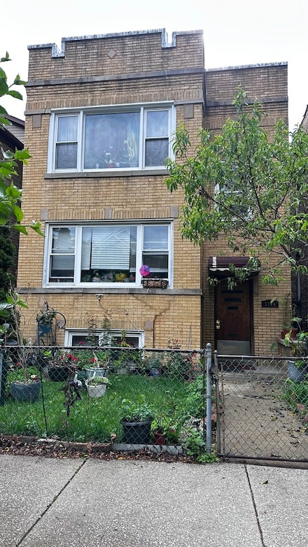 3748 N Troy St, Chicago, IL 60618