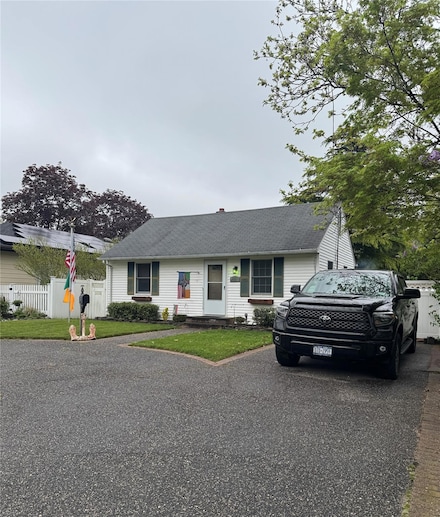 53 Bayview Ave, East Islip, NY 11730