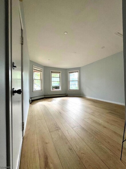 629 Parker St Unit 631, Newark, NJ 07104