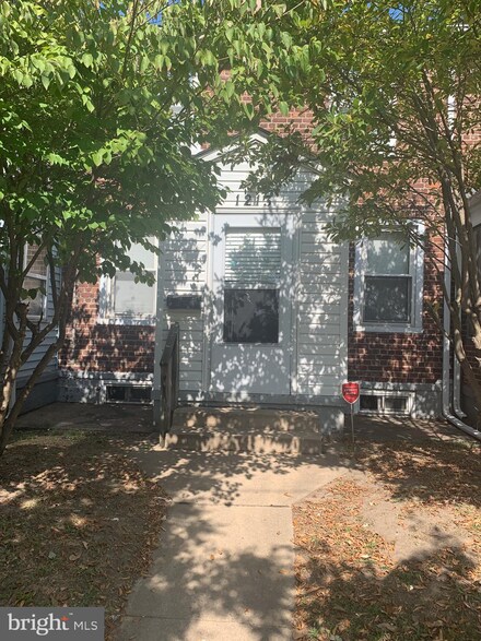 1213 S Octagon Rd, Camden, NJ 08104