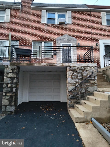 6669 Church Ln, Upper Darby, PA 19082