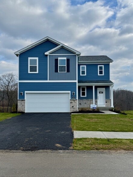 325 Gleneagles Dr, Butler, PA 16001