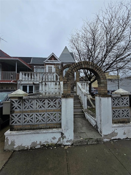 28-02 34th Ave, Astoria, NY 11106