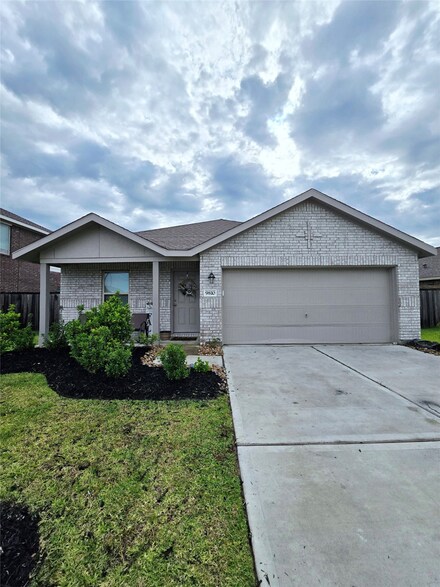 9810 Archdale Spring Dr, Baytown, TX 77521