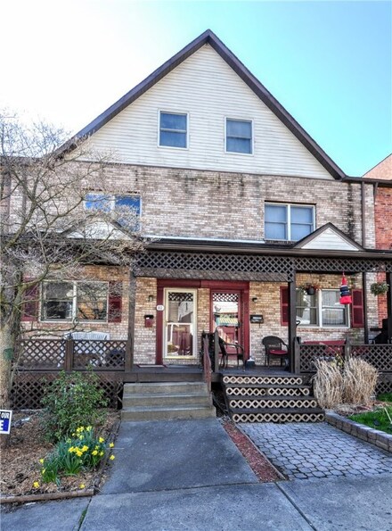 411 Agatha St Unit E, Pitcairn, PA 15140