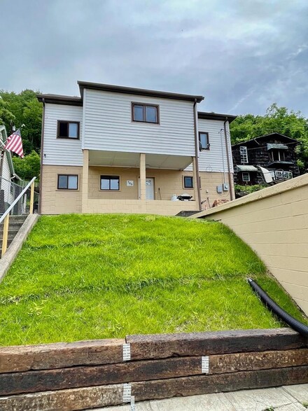 766 Clifton St, Follansbee, WV 26037