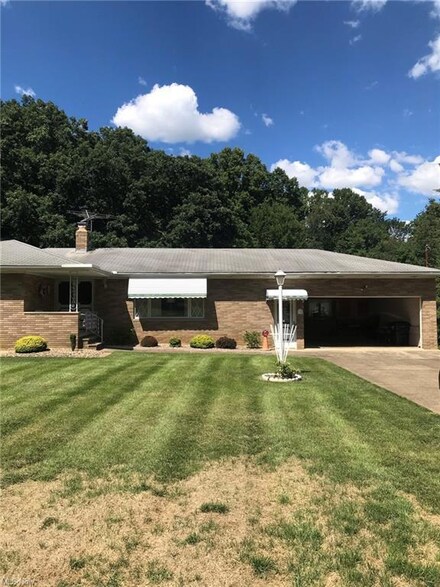 1177 Nola Ave, Barberton, OH 44203