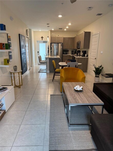 4670 NW 84th Ave Unit 33, Doral, FL 33166