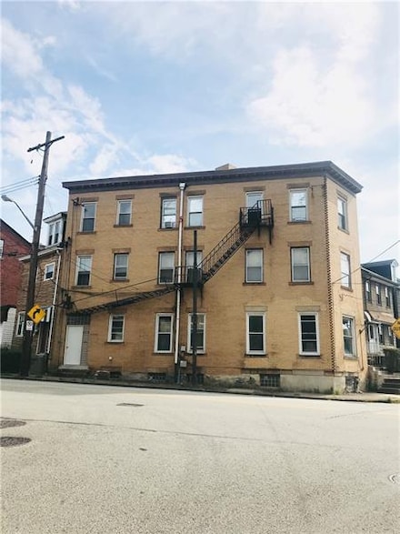 4913 Yew St, Pittsburgh, PA 15224
