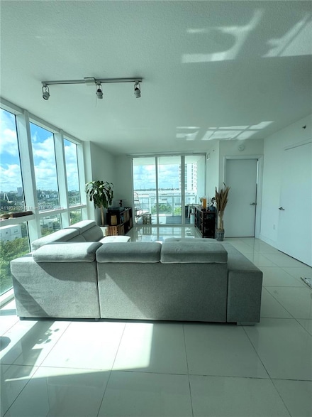 1871 NW S River Dr Unit 903, Miami, FL 33125