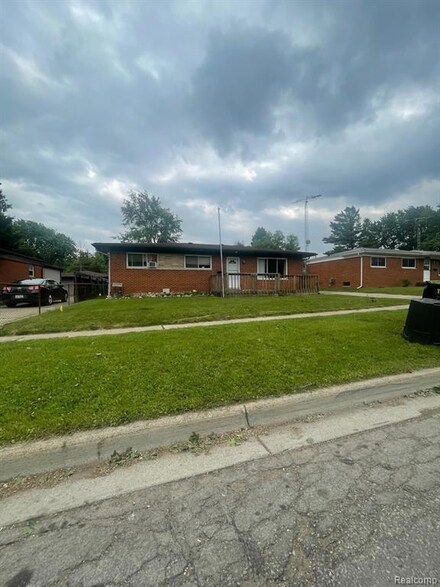 8415 Cappy Ln, Swartz Creek, MI 48473