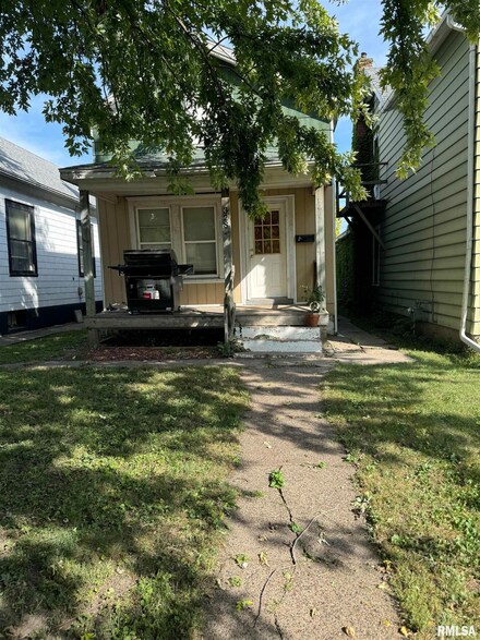 328 2nd Ave S, Clinton, IA 52732