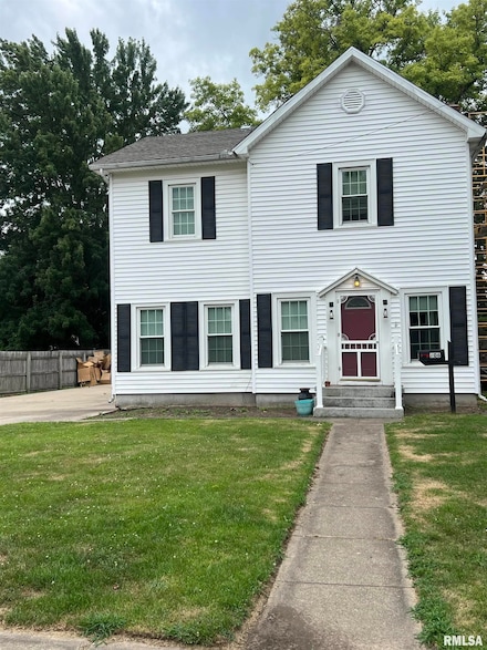 706 E Holland St, Washington, IL 61571