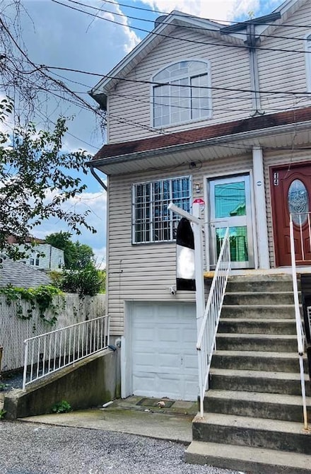 16 Mickardan Ct, Staten Island, NY 10304
