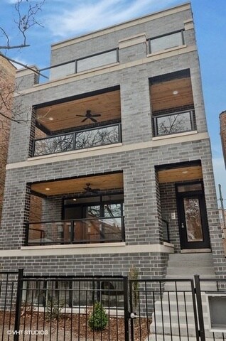 3830 N Damen Ave, Chicago, IL 60618