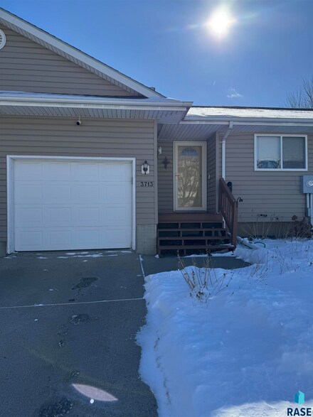 3713 E Mission St, Sioux Falls, SD 57103