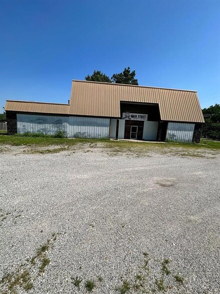 1111 E Sycamore St, Columbus, KS 66725