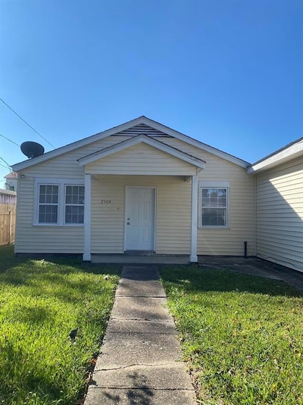 2304 Hero Dr, Gretna, LA 70053