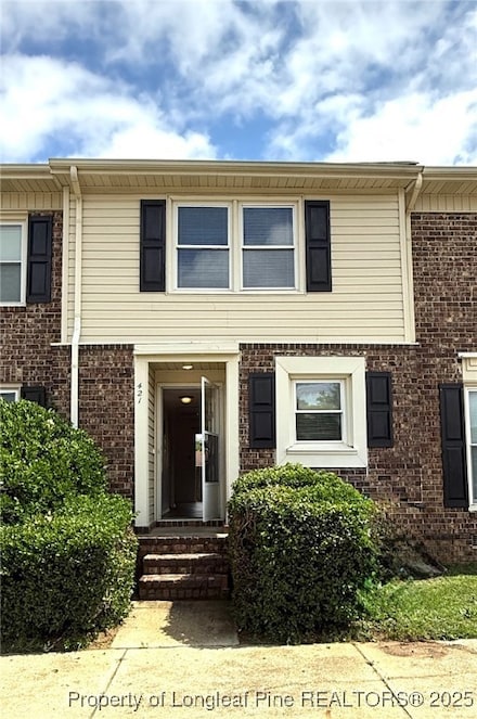 421 Kirkcaldy Ct, Fayetteville, NC 28314