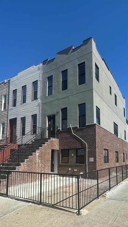 31 Roosevelt Place, Brooklyn, NY 11233