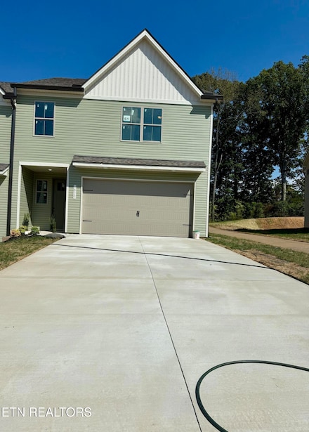 1820 Bennett Village Dr, Maryville, TN 37804