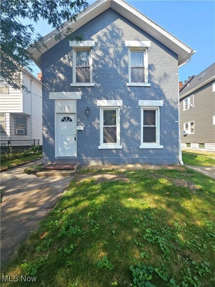 2212 W 10th St, Cleveland, OH 44113