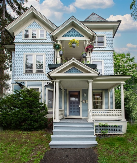 19 Trumbull Rd, Northampton, MA 01060