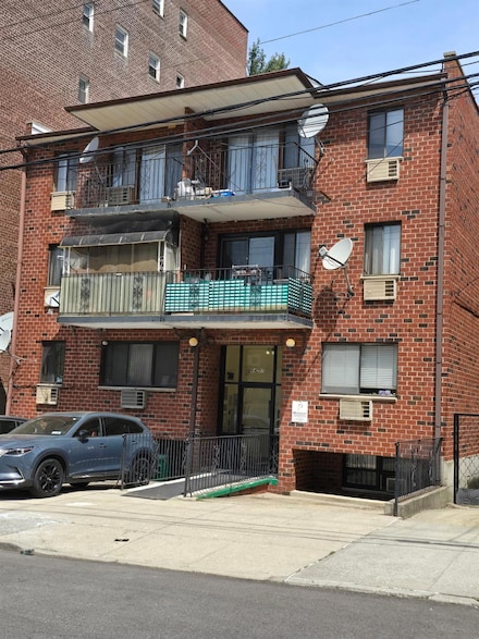 64-57 Wetherole St Unit L1, Rego Park, NY 11374