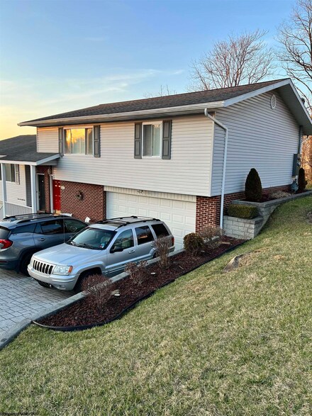 777 Briarwood St, Morgantown, WV 26505