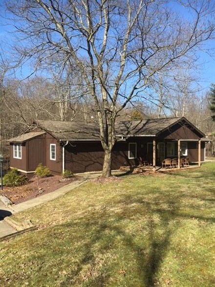 1108 Keys Ln, Leechburg, PA 15656