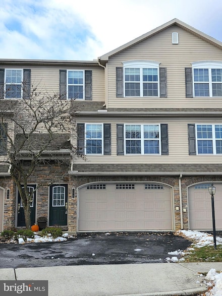 112 Old Schoolhouse Ln, Mechanicsburg, PA 17055