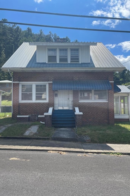 302 Virginia Ave, Richlands, VA 24641