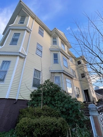 169 Walnut St, Fall River, MA 02720