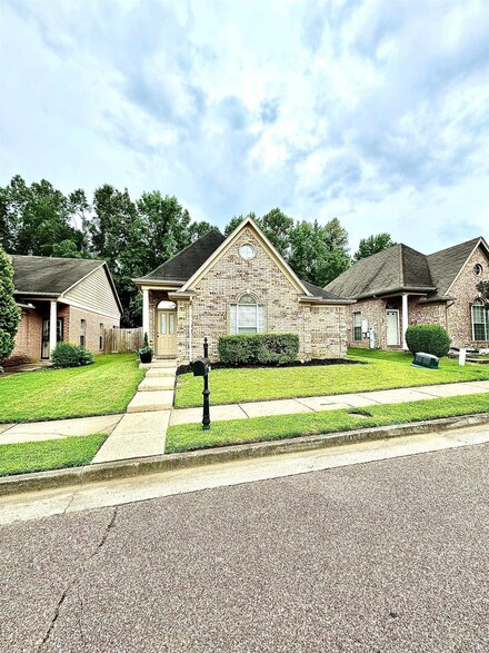 7079 Parkbrook Ln, Cordova, TN 38018