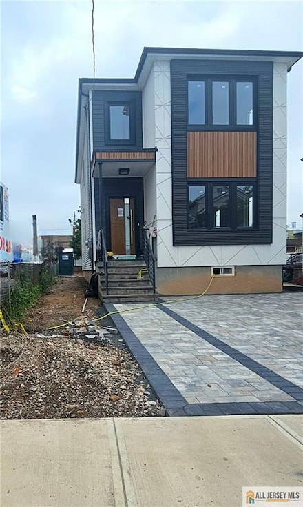 374 Oak St, Perth Amboy, NJ 08861