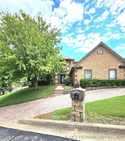 6104 E 76th Place, Tulsa, OK 74136
