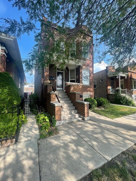 2231 S 58th Ct, Cicero, IL 60804