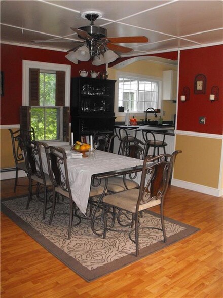 18 Main St, Thomaston, ME 04861