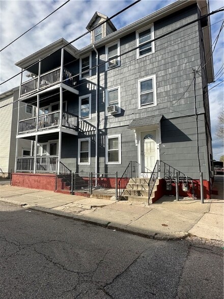 87 Lincoln Ave, Central Falls, RI 02863
