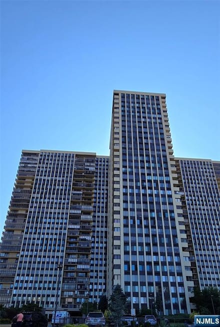 200 Winston Dr Unit 121, Cliffside Park, NJ 07010