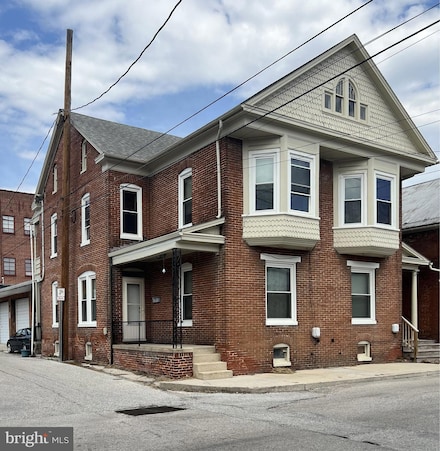 17 W Park Ave, Hanover, PA 17331