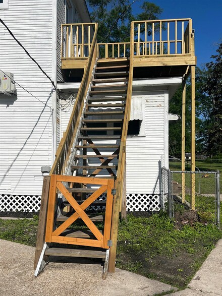305 W Main St Unit Apartment above home, Kirbyville, TX 75956