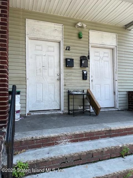 12 Castleton Ave, Staten Island, NY 10301