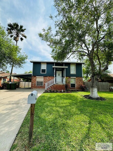 3418 Live Oak Dr, Brownsville, TX 78521