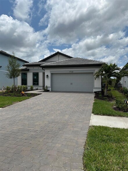 17122 Moon Flower Dr, North Port, FL 34293